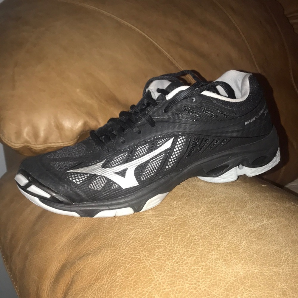 Mizuno lightening Z4 Volleyball shoes